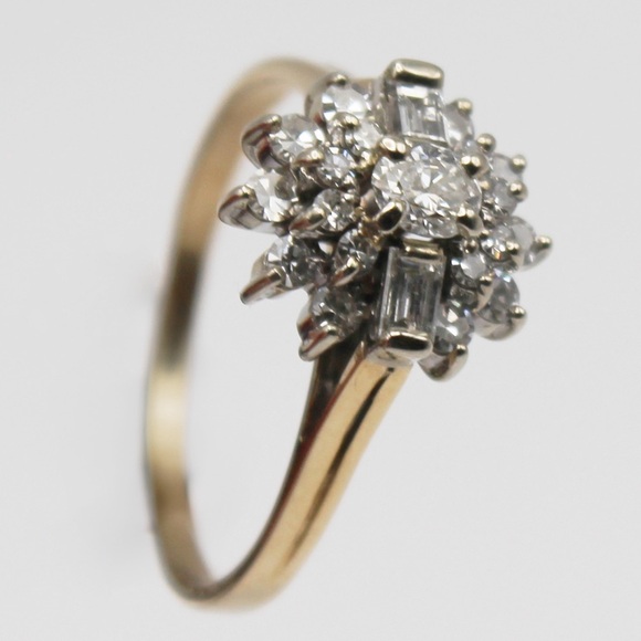 Yellow and white gold cluster ring  .086 ct diamonds in total.  Size 9 - Picture 2 of 6